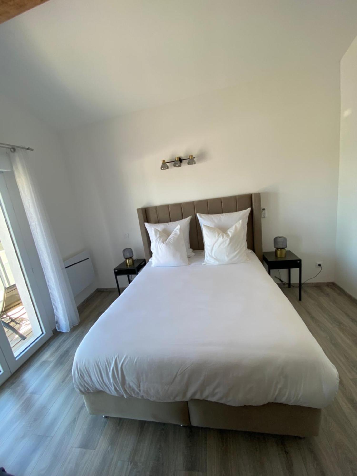O Bain Soleil Bed & Breakfast Bourg-Saint-Andeol Bagian luar foto